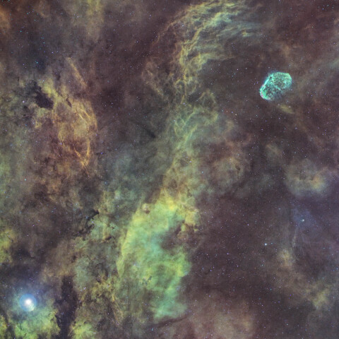 デネブからNGC6888三日月星雲　はくちょう座の散光星雲