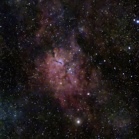 子ぎつね座のNGC6823