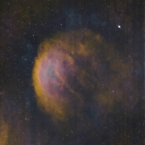 ペルセウス座の惑星状星雲 Sh2-216