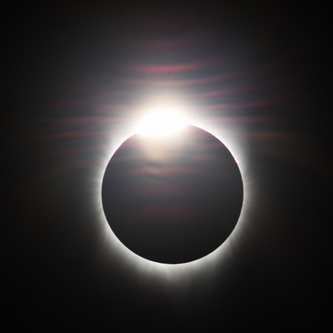 第三接触のダイヤモンドリング