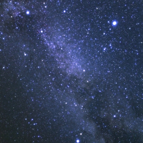 天の川に浸かる夏の大三角