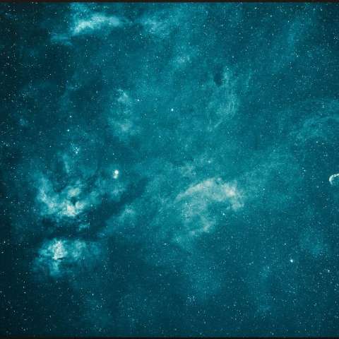 サドル付近の散光星雲