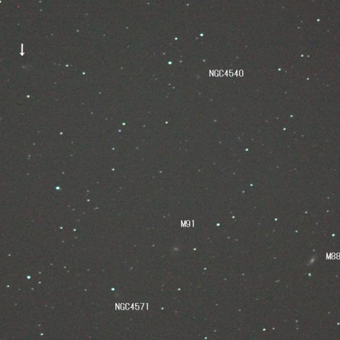 かみのけ座銀河群を行くサイディング・スプリング彗星