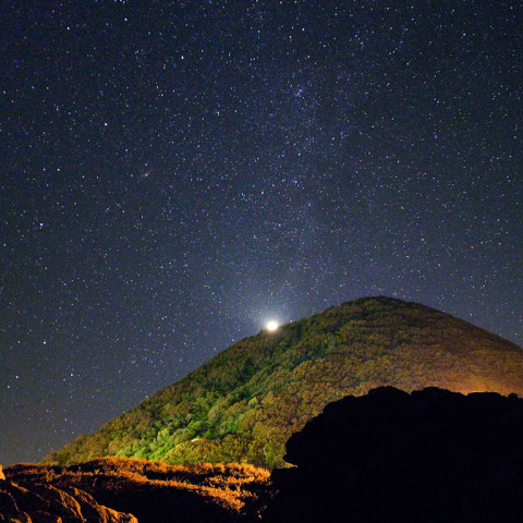 室戸岬灯台とカシオペア座
