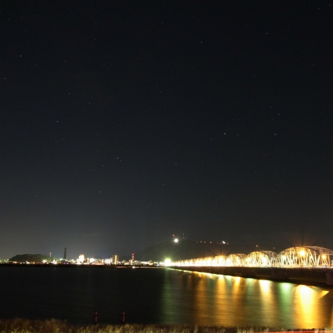 阿波踊りが間近に迫った徳島市眉山に上るさそり座