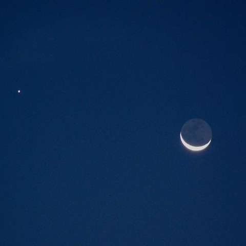 ★夜明けの月・木接近★