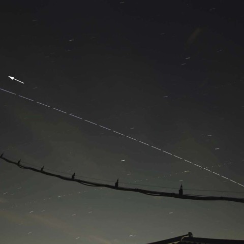 ★ISSに交差する飛行機★