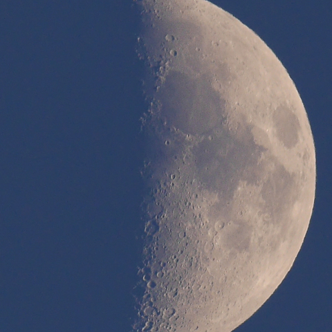 梅雨空からの贈り物　月面X