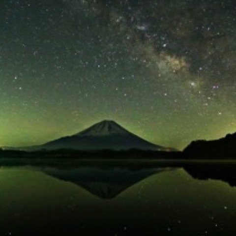 富士山と3月の天の川