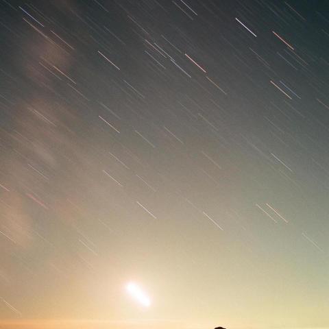 飯豊山大日岳に沈む月