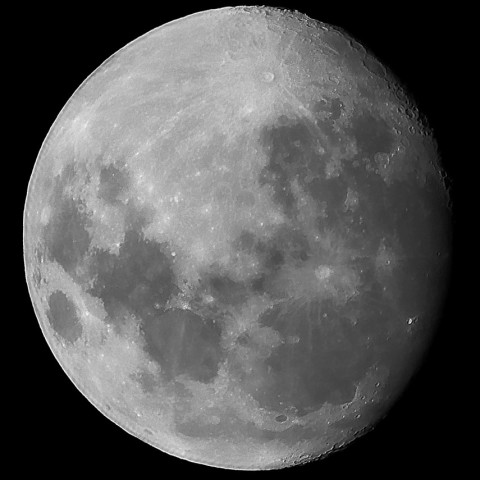 胸ポケットサイズのコンパクトデジカメによる月