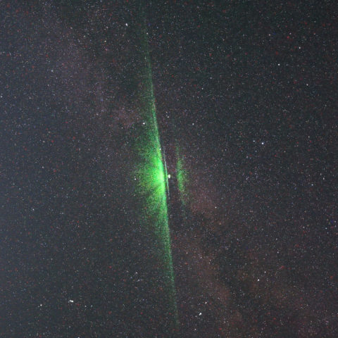 地球観測衛星 ICESat-2から照射されるレーザー光