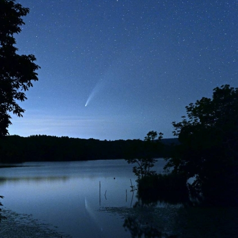 ネオワイズ彗星 北海道大沼国定公園