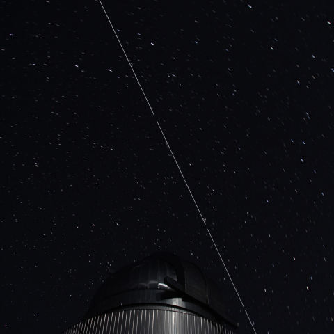 ドーム上を行くＩＳＳ国際宇宙ステーション