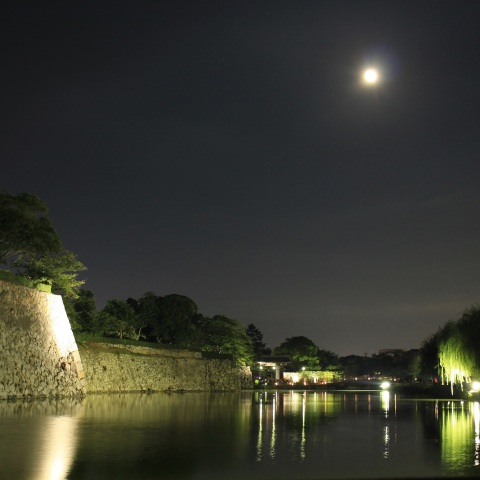 月とお堀