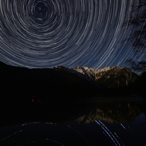 穂高連峰から昇る北斗七星