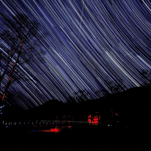 焼岳に沈む冬の星座