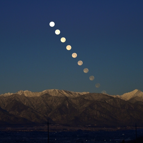 槍ヶ岳に沈むスーパームーン-1