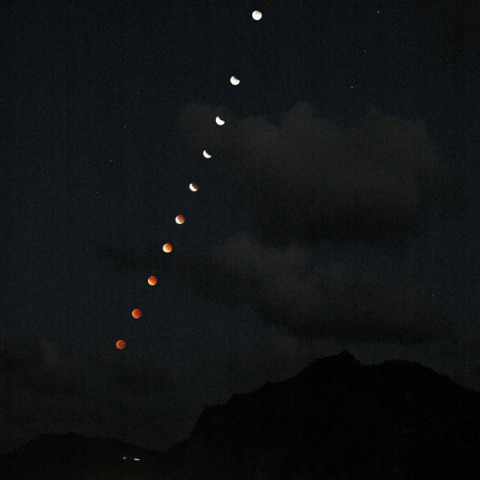 皆既月食と父島二見港