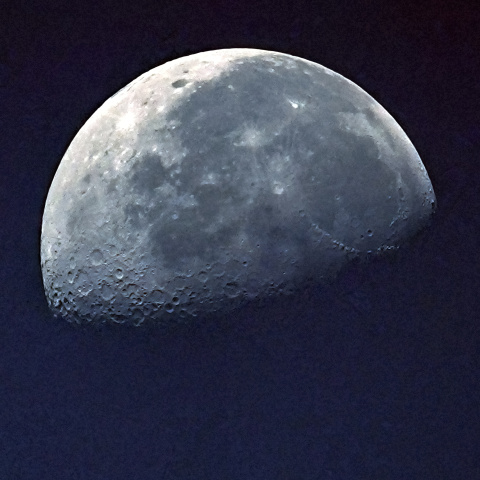 08/05の月