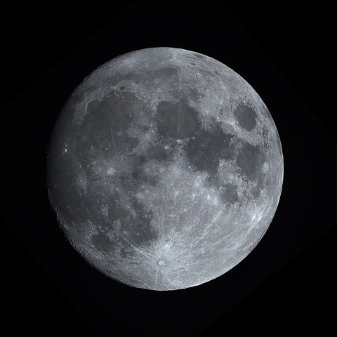 10/8の月（月齢13）十三夜月ですね。