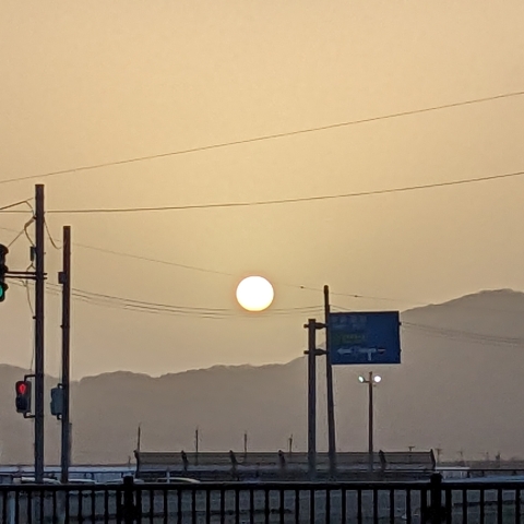 4/12の黄色い夕日