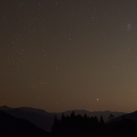 昇る木星と秋の星たち