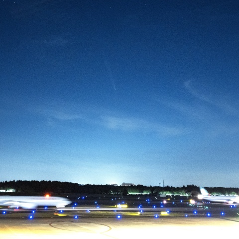 成田空港の紫金山・アトラス彗星