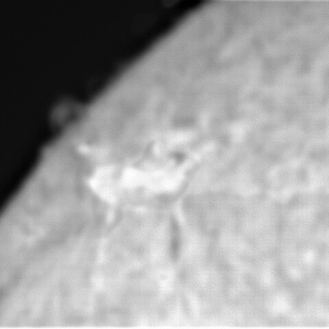 2月18日の太陽①（3229　フレアX2.2）