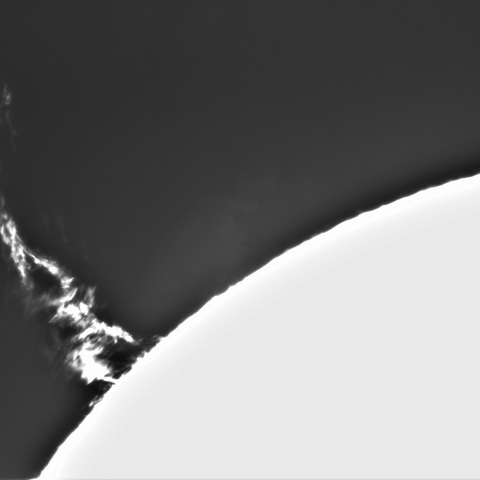 3月12日の太陽①（巨大プロミネンス噴出　北東縁)