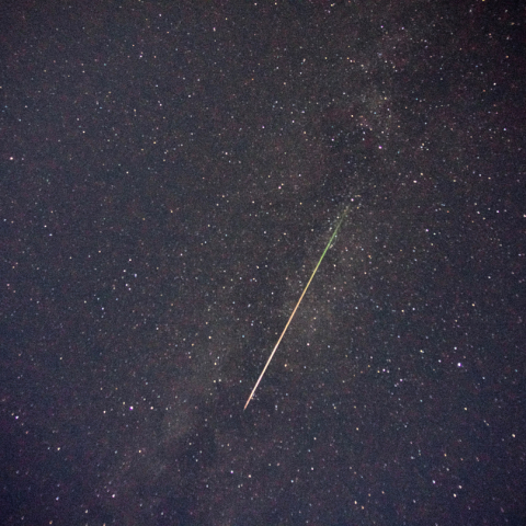 夏の大三角と流星