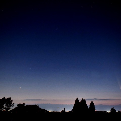 夕暮れの 紫金山・アトラス彗星と金星 2024/10/13