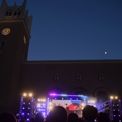 早稲田祭　大隈講堂に昇る月