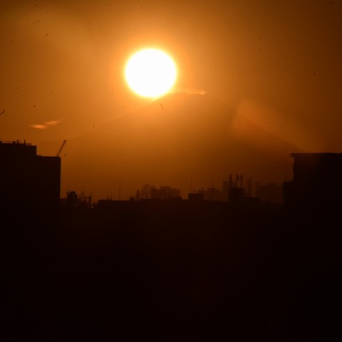 ダイヤモンド富士　太陽外縁山頂付近南斜面に接触　2026/1/12　