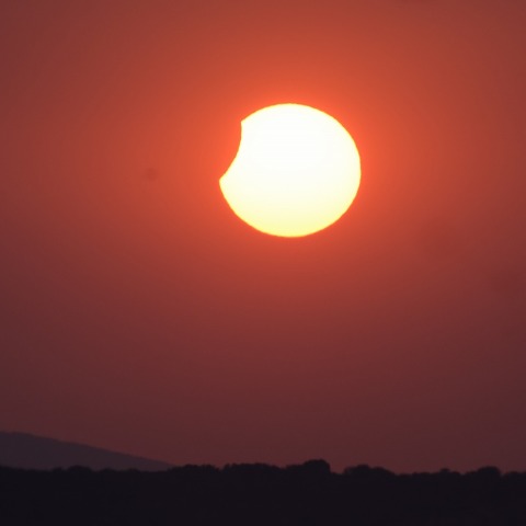 スペイン皆既日食 ~スペインの大地と日食の太陽(直焦点)