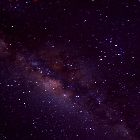 天頂に輝く天の川と木星、土星、火星