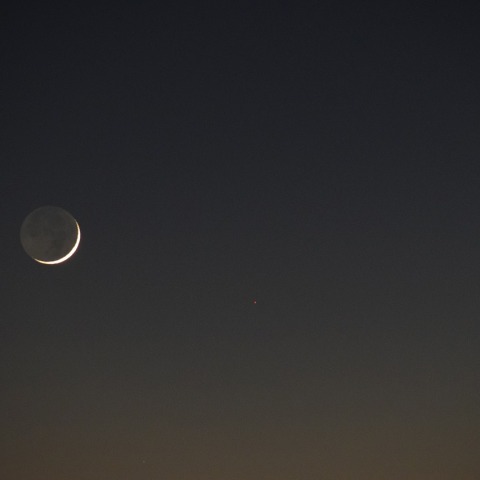 月（月齢1.6）と水星の接近