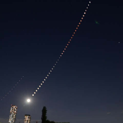 皆既月食 2022/11/8（連続写真5分おき）