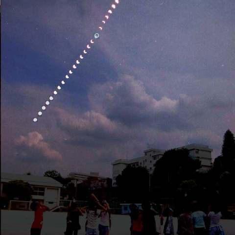 みんなで見上げた金環日食（連続写真）