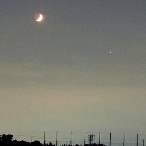 雲間から見えた、月とヴィーナス