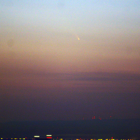 夕暮れの中のC/2011L4