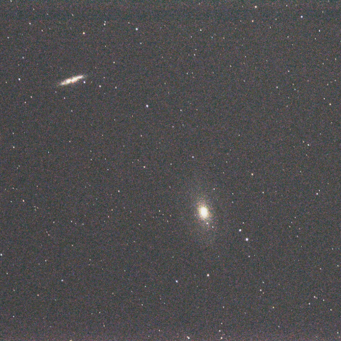 M81渦巻き銀河と　M82不規則銀河