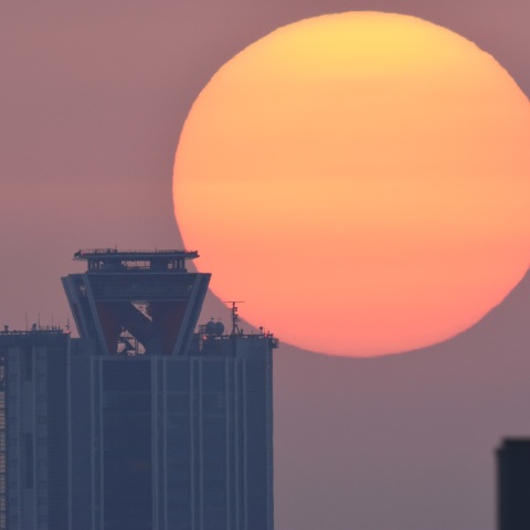 WTCビルと日没直前の太陽