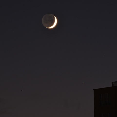 夕空の月とアンタレス(2022/10/28)