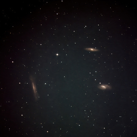 しし座三つ子銀河