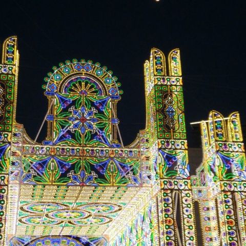 鎮魂の光と上弦の月