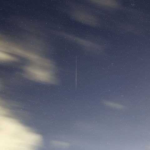 雲の切れ間にふたご座流星群…