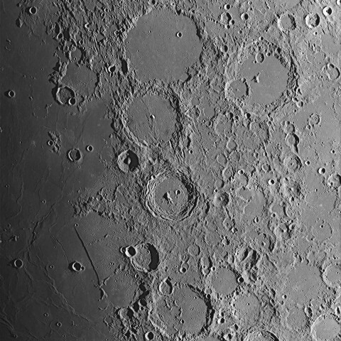 直線の壁から三列クレーター周辺 05/17