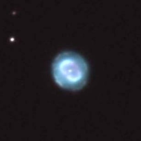 夏の夜の青い雪玉