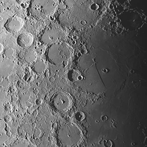 タクト(直線の壁)のある風景